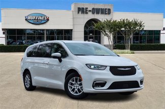 Certified 2023 Chrysler Pacifica Touring-L image 1