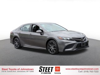 Used 2022 Toyota Camry SE image 1