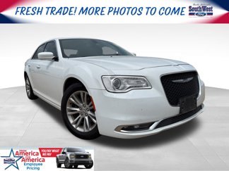 Used 2018 Chrysler 300 Touring L image 1