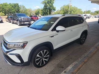 Used 2022 Volkswagen Taos SE image 1