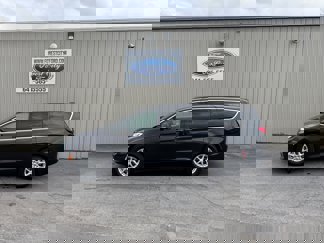 Used 2022 Chrysler Pacifica Touring-L image 1