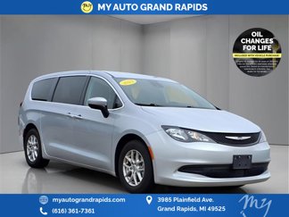 Used 2023 Chrysler Voyager LX image 1