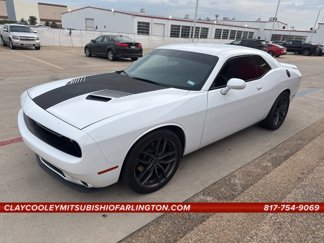 Used 2016 Dodge Challenger R/T image 1