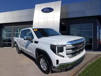 Used 2022 GMC Sierra 1500 SLE image 1