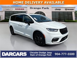New 2025 Chrysler Pacifica Select image 1