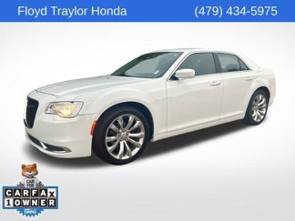 Used 2016 Chrysler 300 Limited image 1