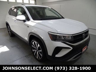 Used 2023 Volkswagen Taos SE w/ Panoramic Sunroof Package image 1
