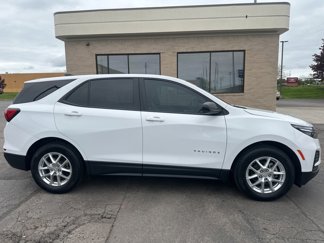 Used 2022 Chevrolet Equinox LS w/ LS Convenience Package image 1