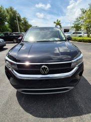 Certified 2022 Volkswagen Taos SE image 1
