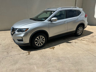 Used 2017 Nissan Rogue SV image 1