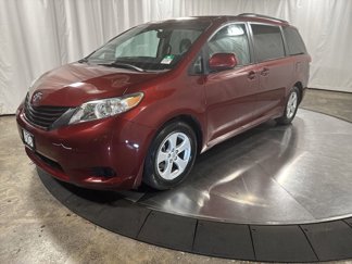 Used 2012 Toyota Sienna LE image 1