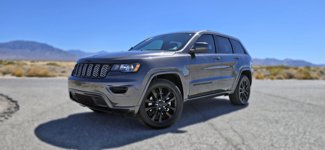 Used 2021 Jeep Grand Cherokee Laredo X image 1