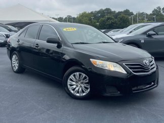Used 2011 Toyota Camry LE image 1