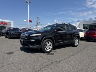 Used 2017 Jeep Cherokee Latitude w/ Comfort & Sound Group image 1