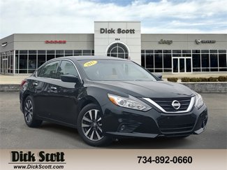 Used 2017 Nissan Altima 2.5 SV image 1