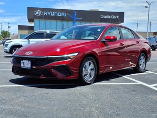 Certified 2025 Hyundai Elantra SE image 1