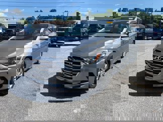 Used 2017 Hyundai Elantra SE w/ Cargo Package image 1