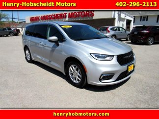Used 2023 Chrysler Pacifica Touring-L image 1
