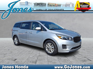 Used 2017 Kia Sedona LX w/ LX Essentials Premium Package image 1
