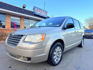 Used 2009 Chrysler Town & Country LX image 1