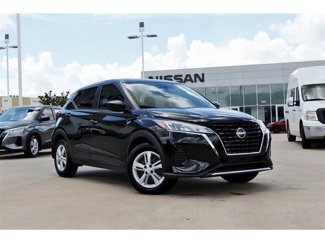 Used 2022 Nissan Kicks S image 1