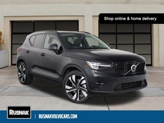 Certified 2025 Volvo XC40 B5 Plus image 1