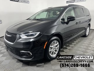 Used 2022 Chrysler Pacifica Touring-L image 1