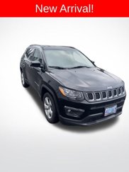 Used 2017 Jeep Compass Latitude w/ Popular Equipment Group image 1