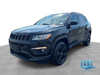 Used 2017 Jeep Compass Latitude w/ Popular Equipment Group image 1