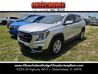 Used 2022 GMC Terrain SLE image 1