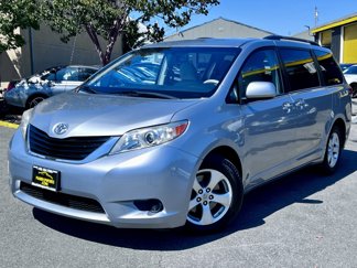 Used 2013 Toyota Sienna LE image 1