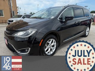Used 2018 Chrysler Pacifica Touring-L w/ Tire & Wheel Group image 1