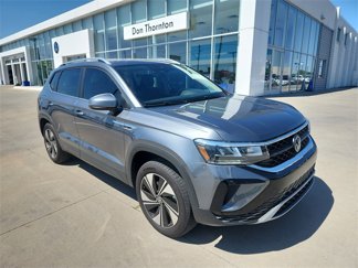 Certified 2024 Volkswagen Taos SE image 1