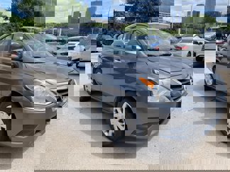 Used 2017 Nissan Versa SV image 1