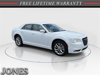 Used 2023 Chrysler 300 Touring image 1