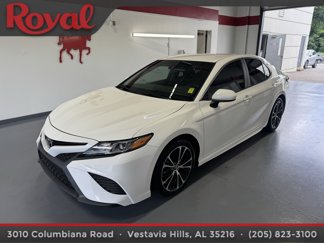 Used 2018 Toyota Camry SE image 1