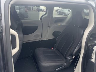 Used 2020 Chrysler Pacifica Touring image 1