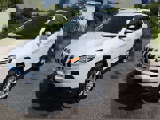 Used 2017 Jeep Cherokee Latitude w/ Cold Weather Group image 1