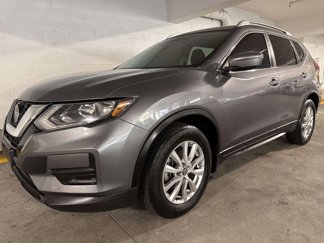 Used 2018 Nissan Rogue SV image 1
