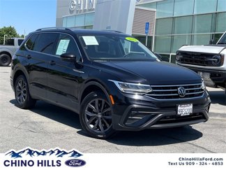 Used 2022 Volkswagen Tiguan SE w/ Panoramic Sunroof Package image 1