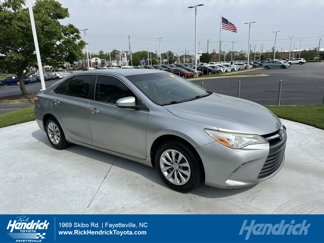 Used 2017 Toyota Camry LE image 1