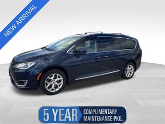 Used 2017 Chrysler Pacifica Touring-L Plus w/ Tire & Wheel Group image 1