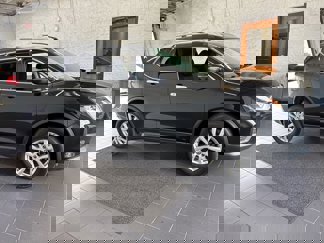 Used 2017 Nissan Rogue SV image 1