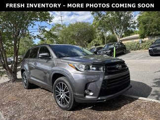 Used 2017 Toyota Highlander SE image 1