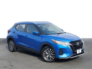 Used 2023 Nissan Kicks SV image 1