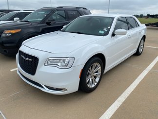Used 2018 Chrysler 300 Touring w/ Driver Convenience Group image 1