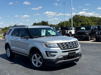 Used 2017 Ford Explorer XLT image 1