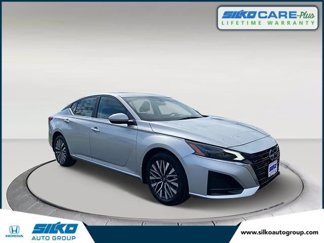 Used 2024 Nissan Altima 2.5 SV w/ SV Premium Package image 1