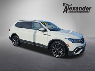 Used 2022 Volkswagen Tiguan SE image 1
