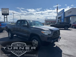 Used 2018 Toyota Tacoma 4x4 Access Cab image 1